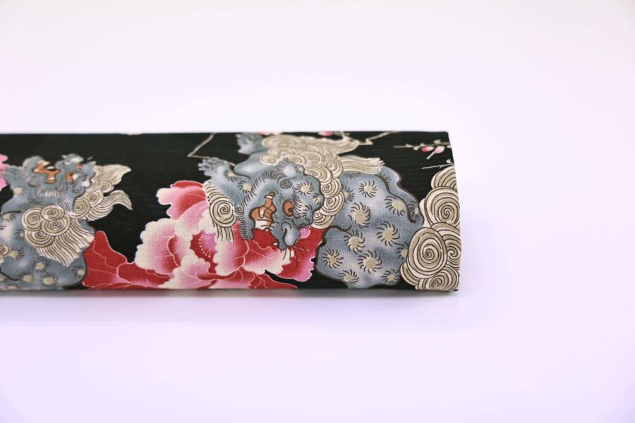 Tissu Japonais Komainu de Kokka fond noir. Japanese fabric