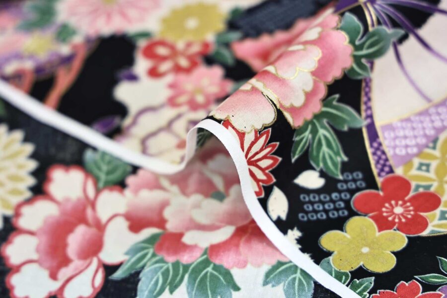 Tissu Japonais Tsuzumi Sensu coloré et noir. Japoanese fabric