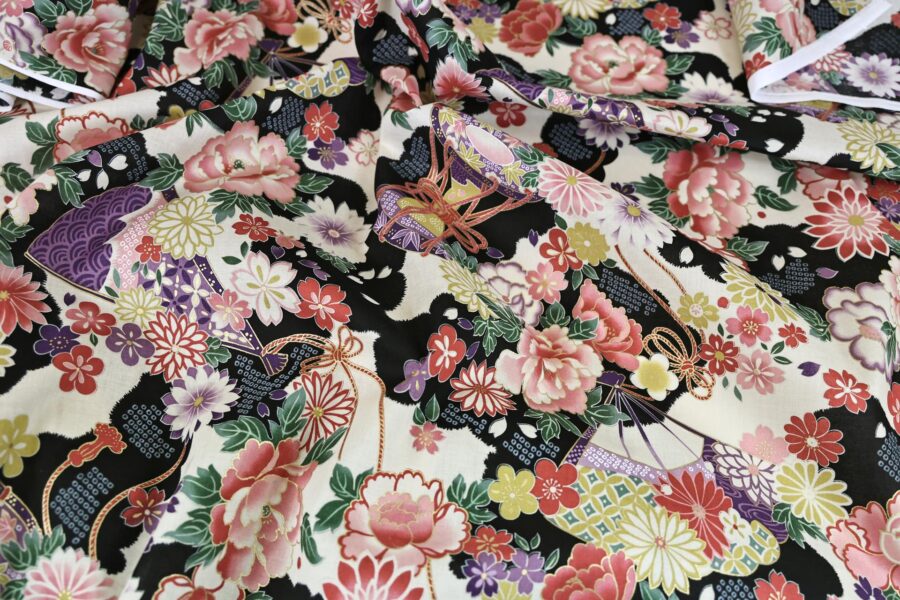 Tissu Japonais Tsuzumi Sensu coloré et noir. Japoanese fabric