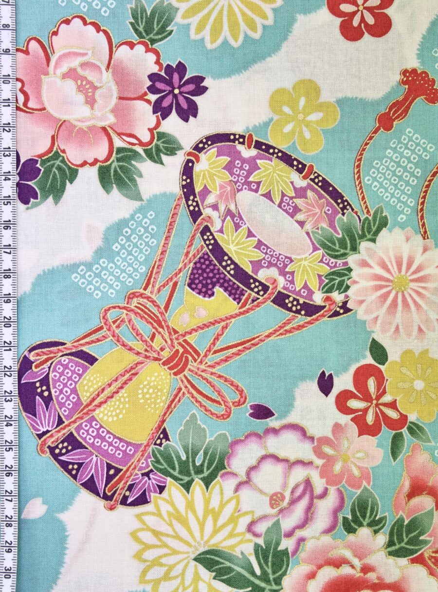 Tissu Japonais Tsuzumi Sensu coloré fond blanc. Japanese fabric