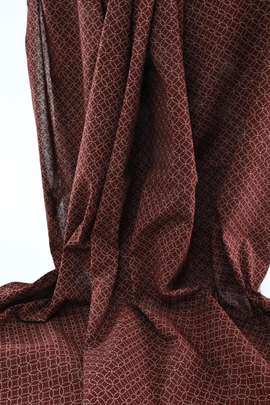 Tissu japonais Shippou pointillé fond rouge. Japanese fabric