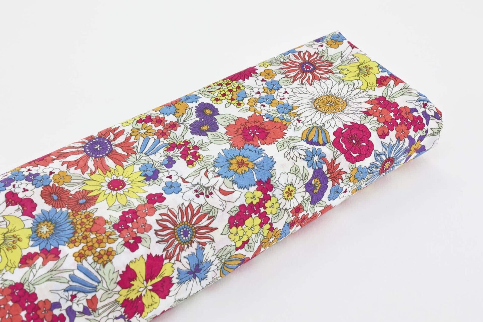 Coton lawn bio fleuris colorées fond blanc. Japanese organic fabric