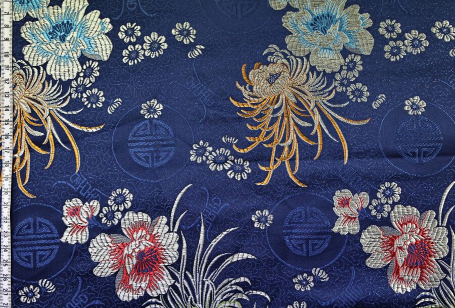 Brocart jacquard bleu marine fleurie colorée. jacquard fabric