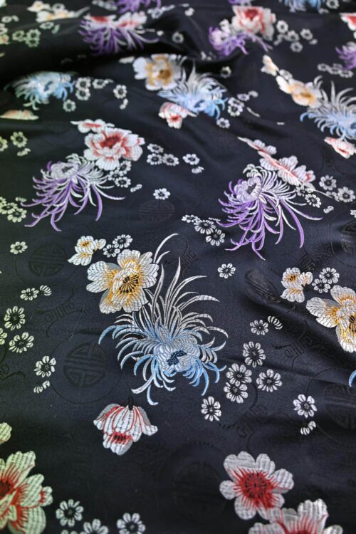 Brocart jacquard noir fleurie colorée. brocard fabric