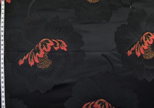 Brocart pivoine rouge fond noir. Brocard fabric