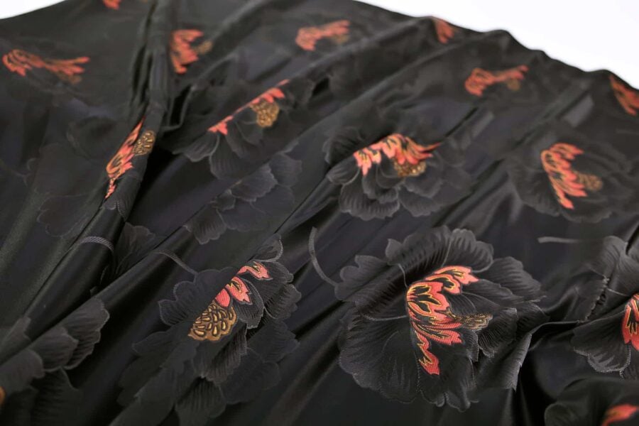 Brocart pivoine rouge fond noir. Brocard fabric