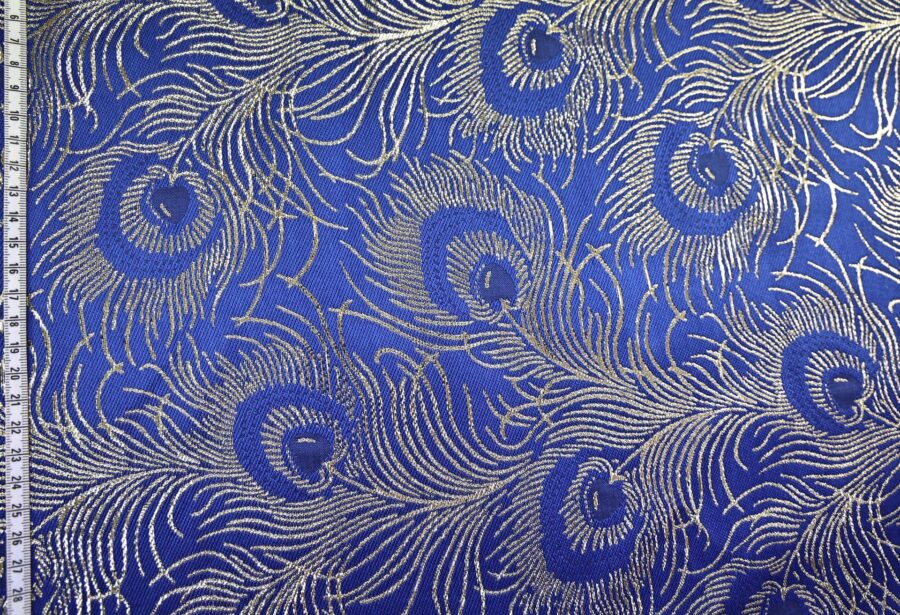 Brocart plume de paon argenté fond bleu. brocard fabrics