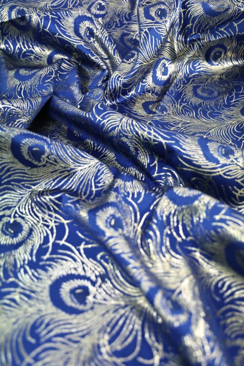 Brocart plume de paon argenté fond bleu. brocard fabrics