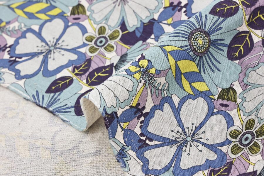 Canvas fleurs esprit vintage bleu violet. Japanese fabric
