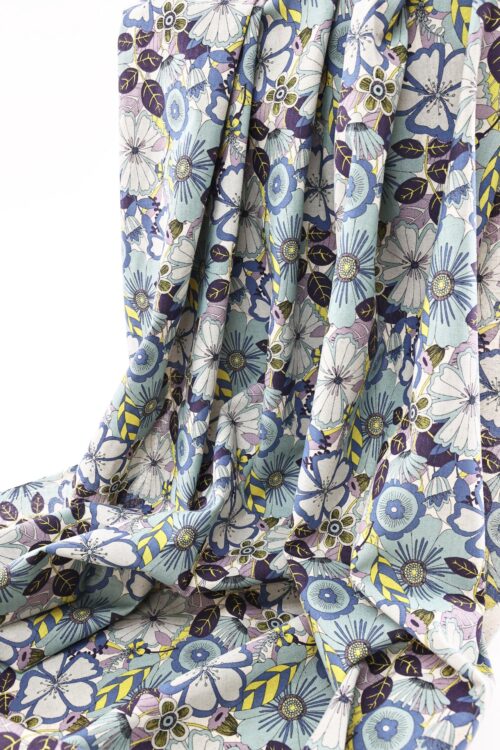 Canvas fleurs esprit vintage bleu violet. Japanese fabric