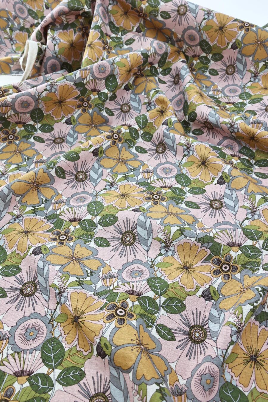 Canvas fleurs esprit vintage jaune rose. Japanese fabric