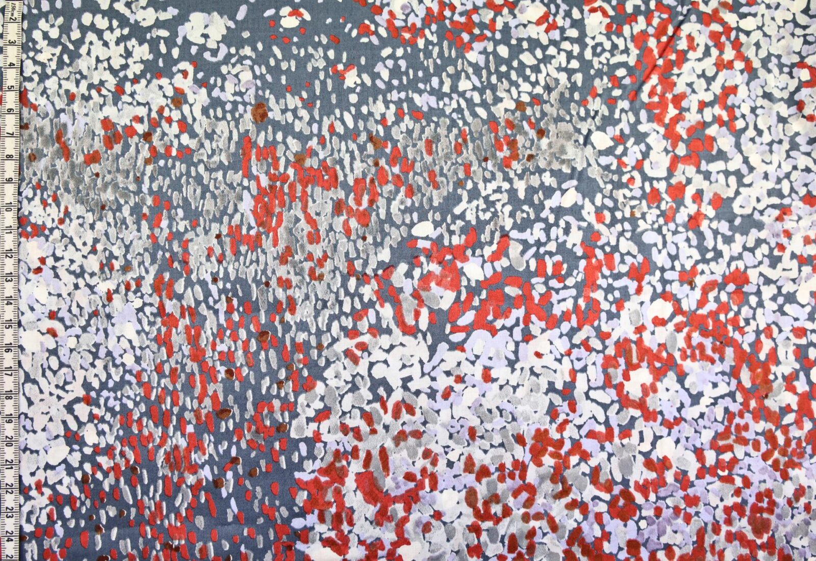Nani IRO Birds Eye satin de coton gris rouge. Japanese fabric