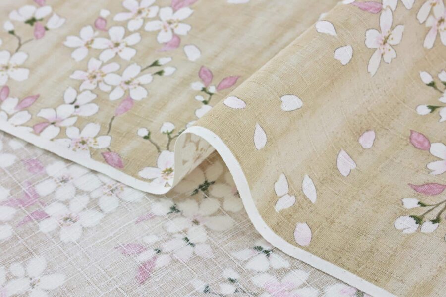 Tissu Japonais cerisier en floraison fond beige. Japanese fabric