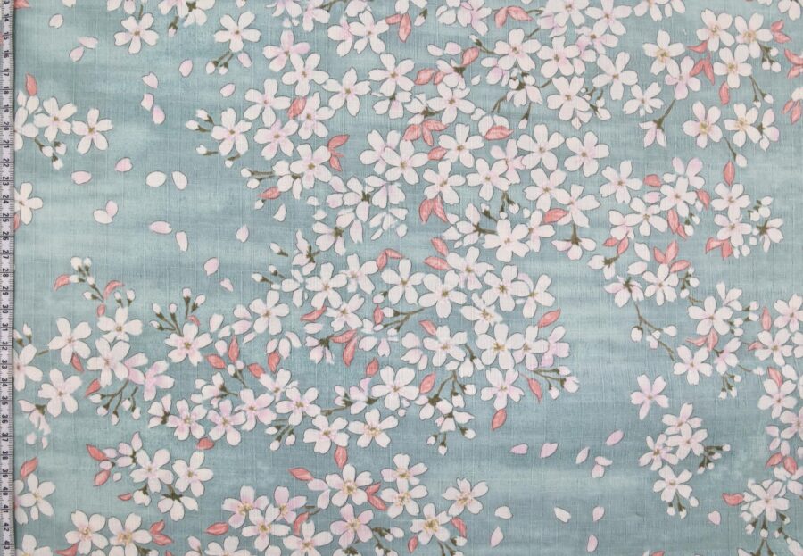 Tissu Japonais cerisier en floraison fond bleu. Japanese fabric