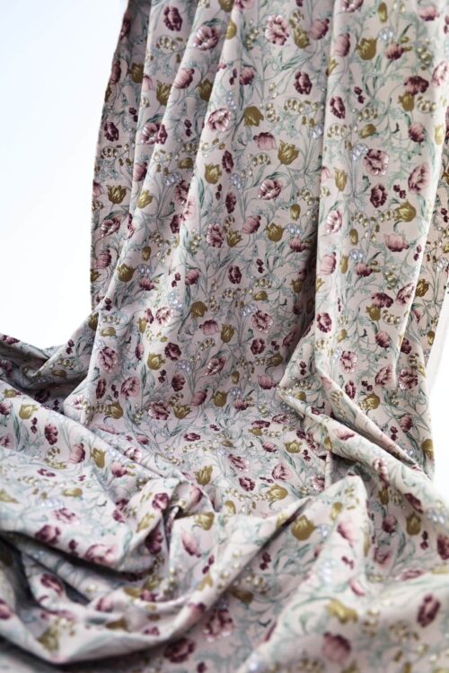 Tissu velours côtelé imprimé fleurs fond rose. japanese fabric