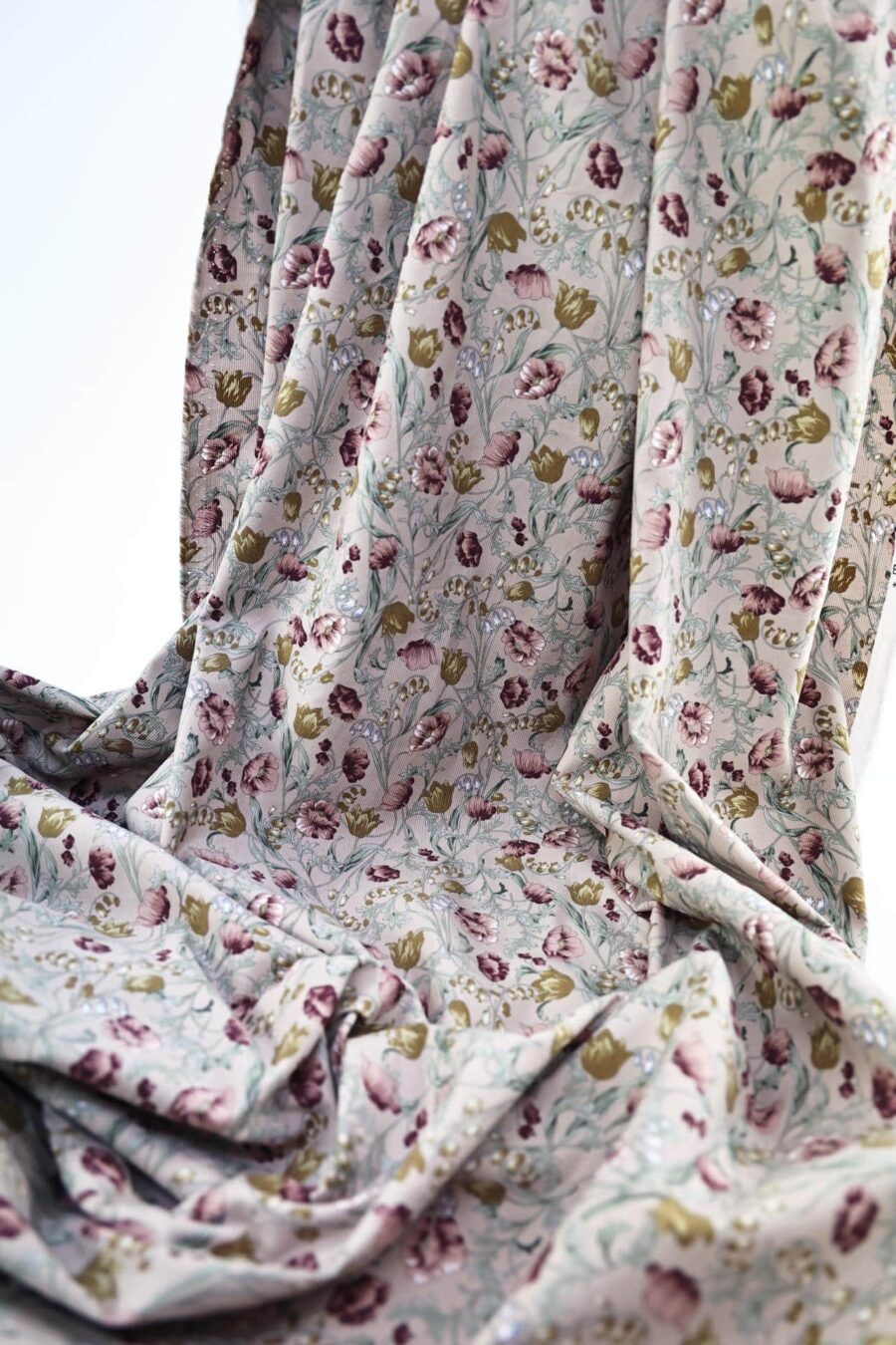 Tissu velours côtelé imprimé fleurs fond rose. japanese fabric