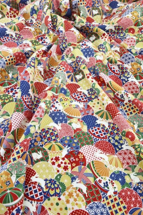 Tissu Japonais lapin et Temari coloré. Japanese fabric