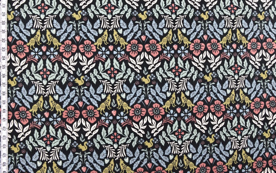Tissu velours côtelé motifs animaux et fleurs. Japanese fabric
