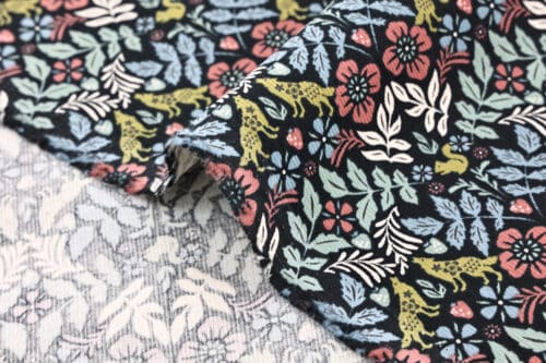 Tissu velours côtelé motifs animaux et fleurs. Japanese fabric