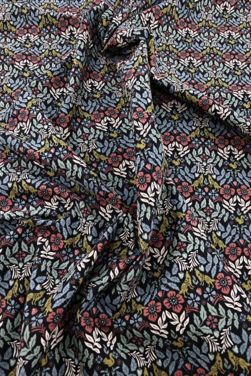 Tissu velours côtelé motifs animaux et fleurs. Japanese fabric