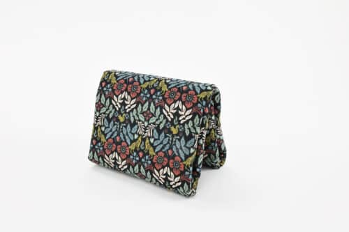 Tissu velours côtelé motifs animaux et fleurs. Japanese fabric
