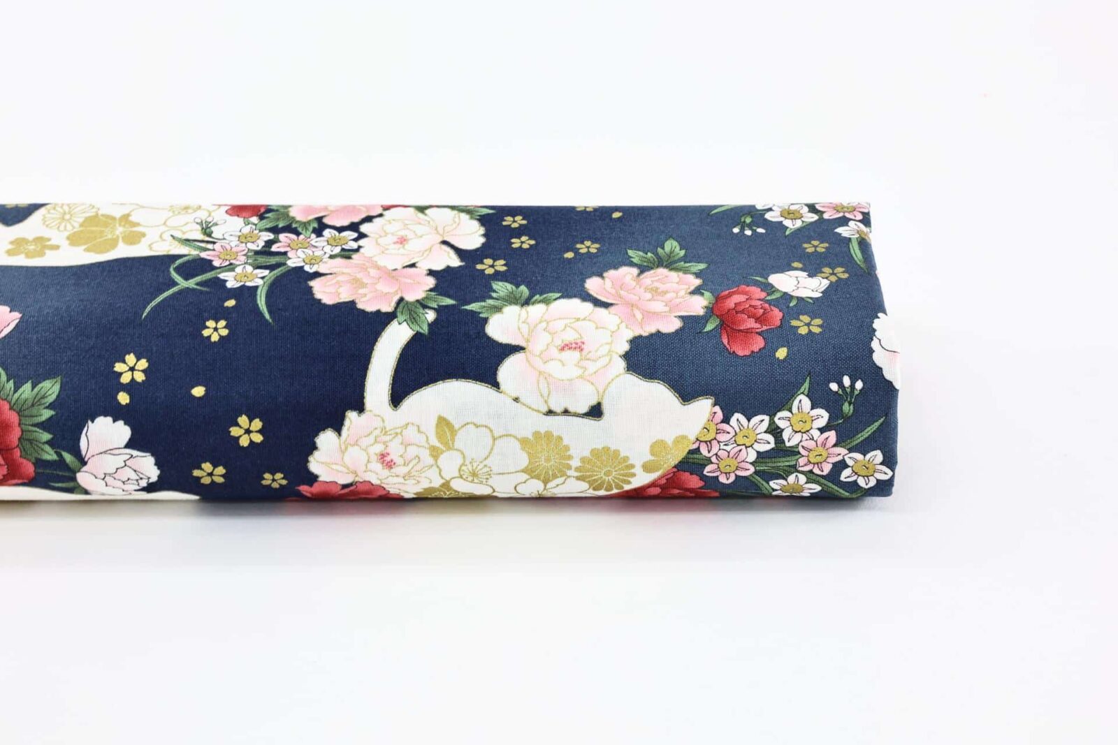 Tissu Japonais chats et fleurs dorées fond couleur bleu. Japanese fabric