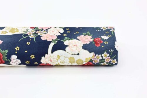 Tissu Japonais chats et fleurs dorées fond couleur bleu. Japanese fabric