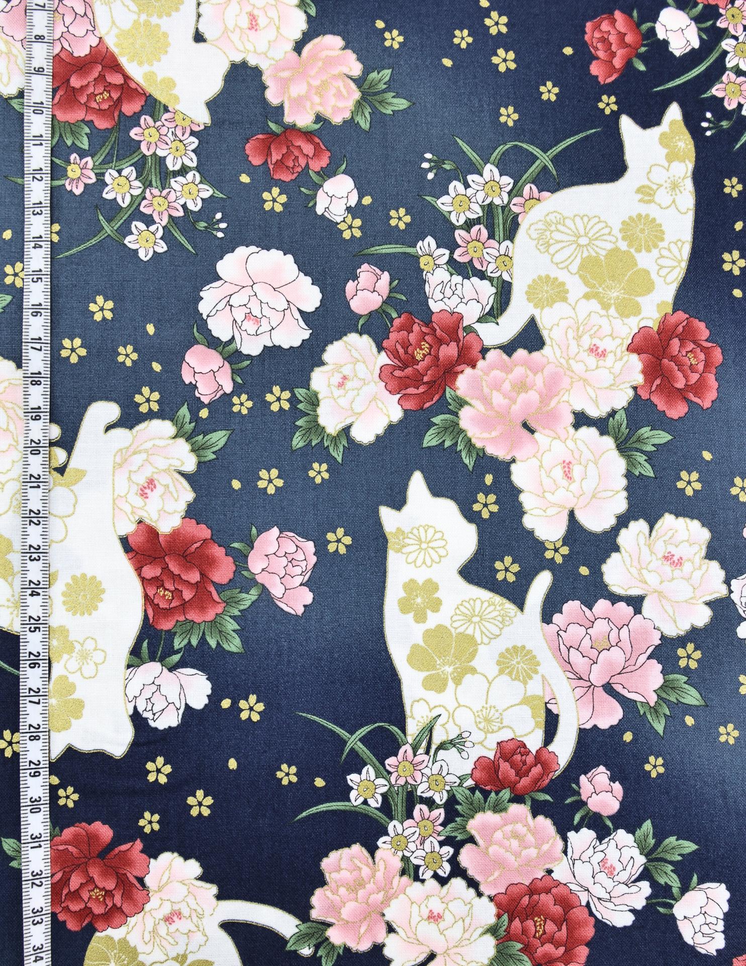 Tissu Japonais chats et fleurs dorées fond couleur bleu. Japanese fabric