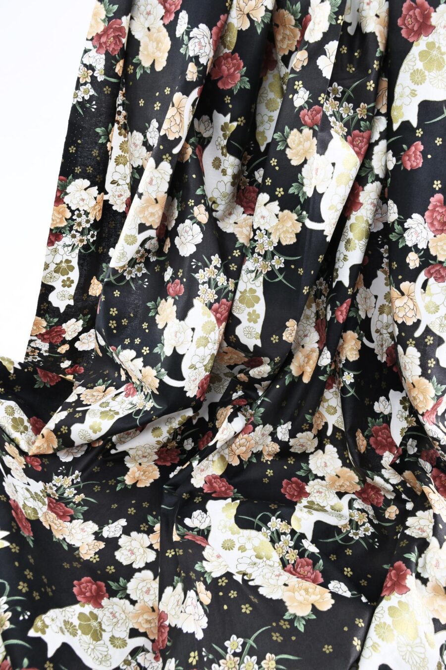 Tissu Japonais chats et fleurs dorées fond couleur noir. Japanese fabric
