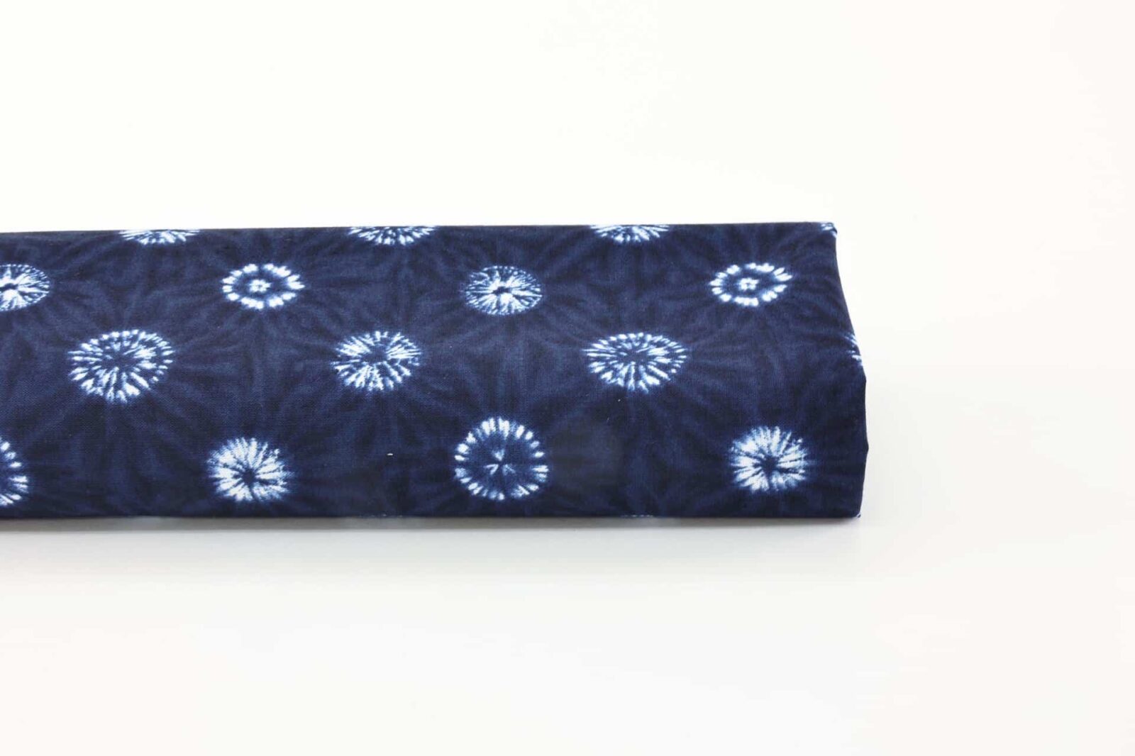 Tissu Japonais imprimé indigo Kumo shibori. Japanese Shibori fabric