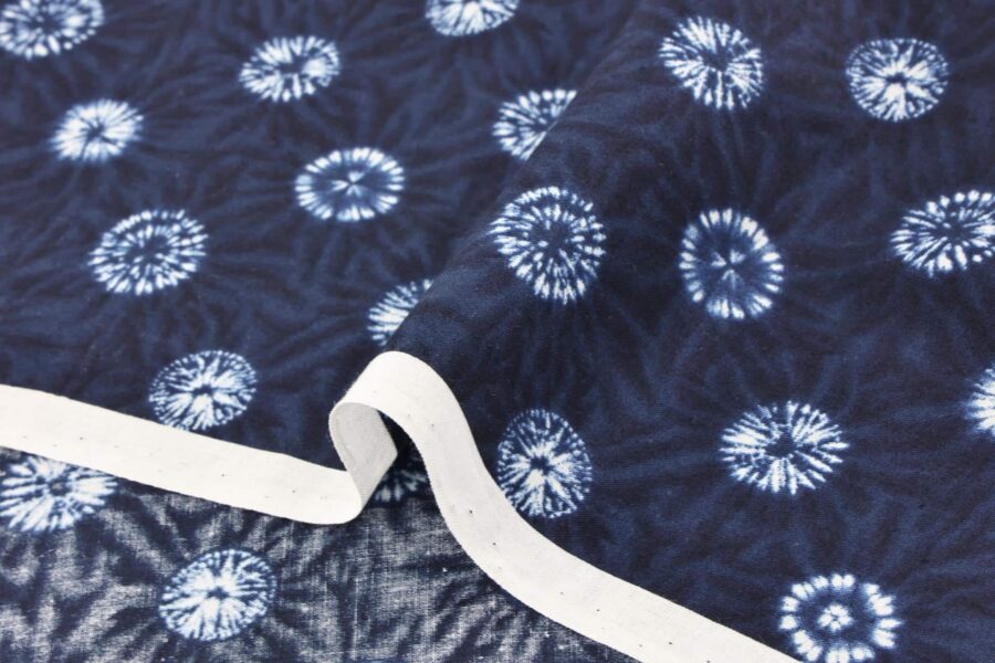 Tissu Japonais imprimé indigo Kumo shibori. Japanese Shibori fabric