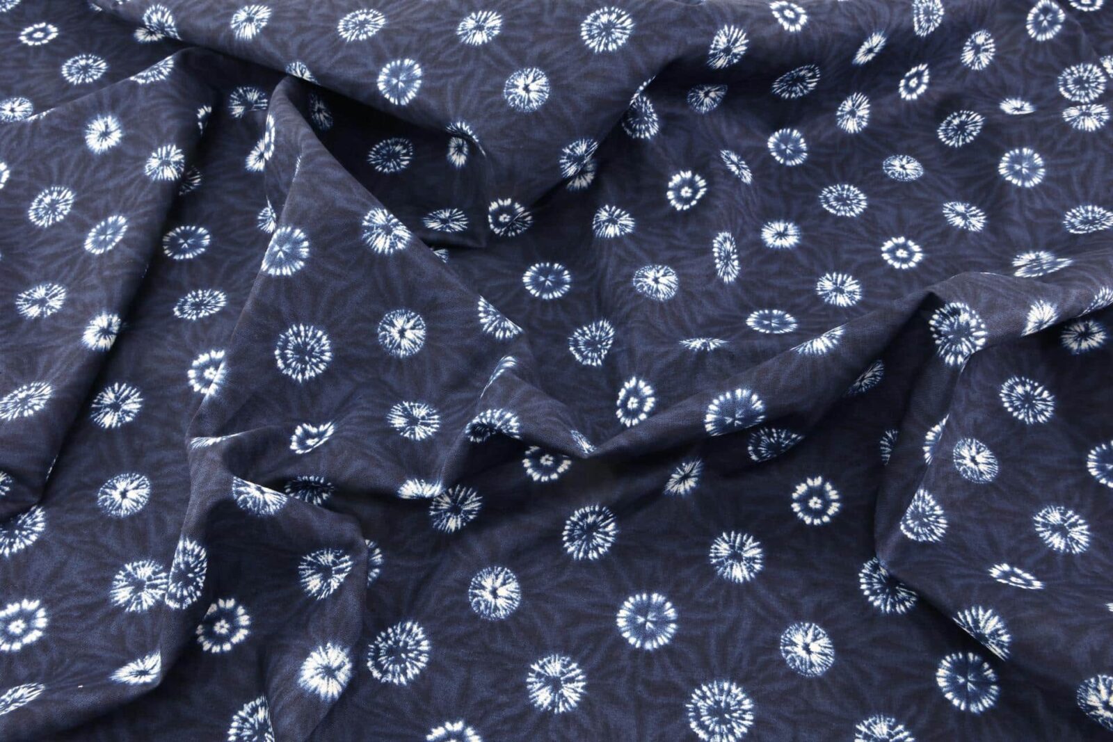 Tissu Japonais imprimé indigo Kumo shibori. Japanese Shibori fabric