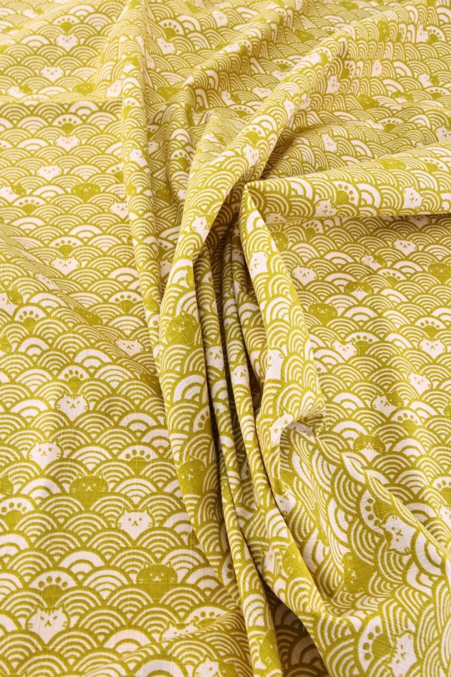 Tissu Maneki Neko Seigaiha jaune beige