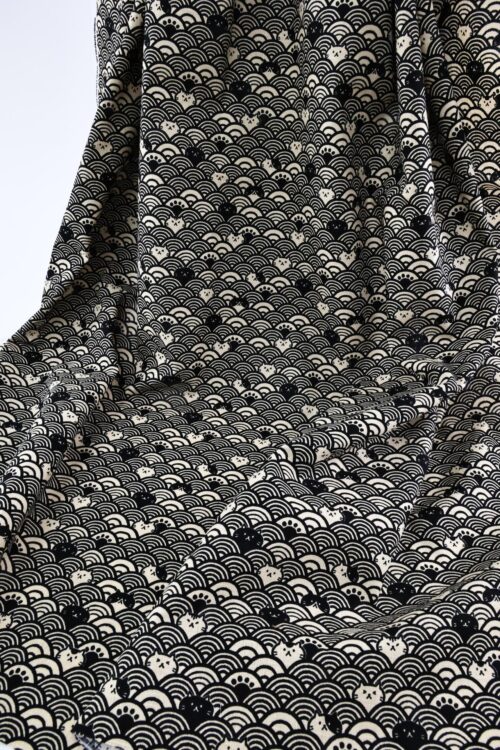 Tissu Maneki Neko Seigaiha noir beige