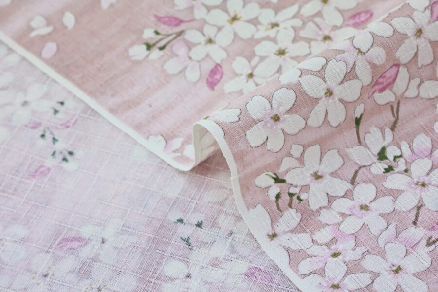 Tissu Japonais cerisier en floraison fond rose. Japanese fabric