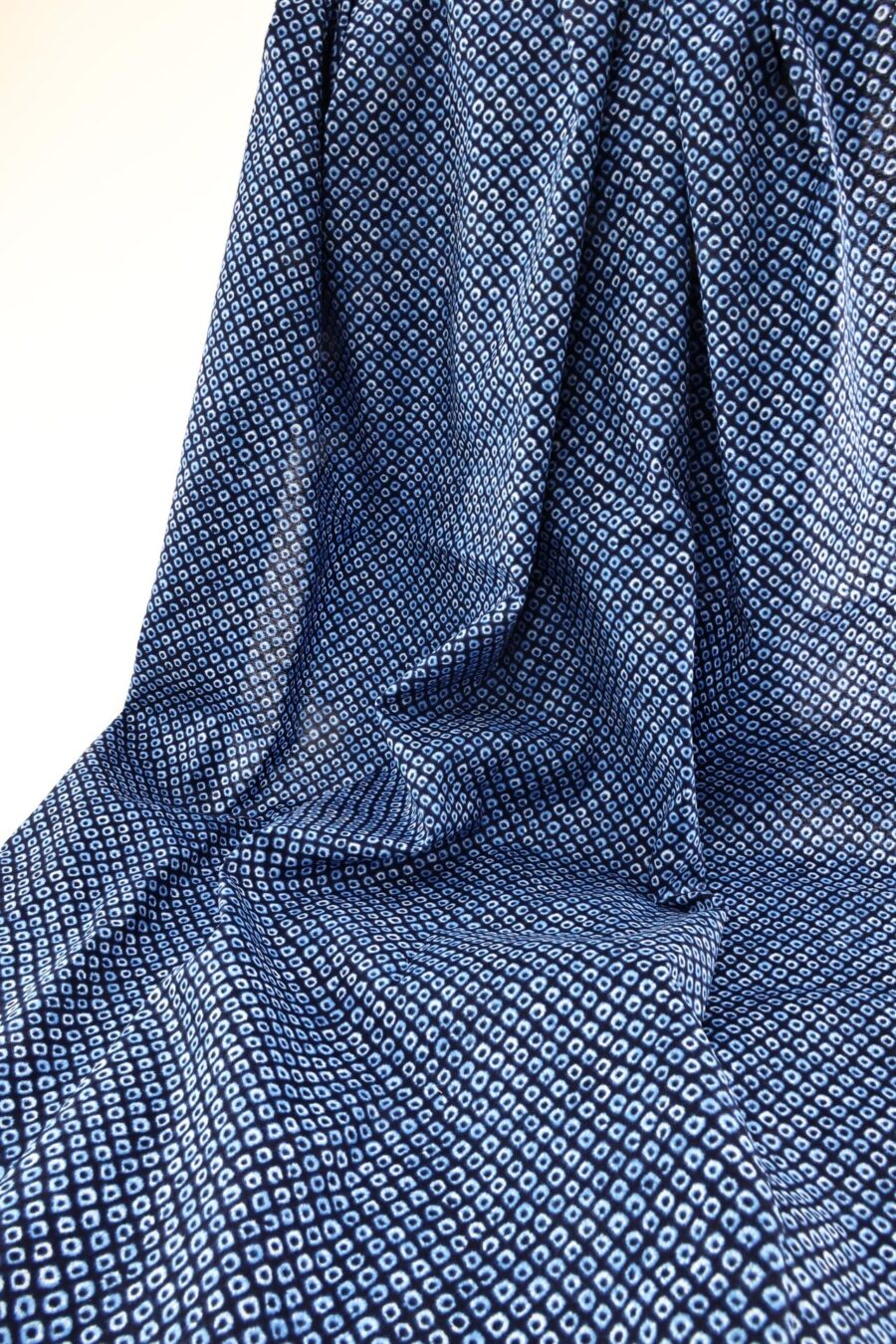 Tissu Japonais imprimé indigo Kanoko shibori. Japanese fabric