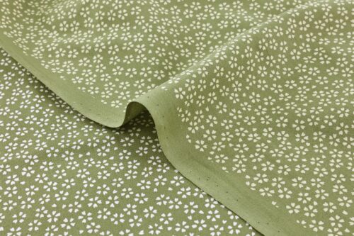 Tissu Sevenberry Sakura écru fond vert. Japanese sakura fabric