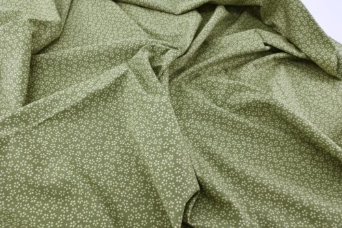 Tissu Sevenberry Sakura écru fond vert. Japanese sakura fabric