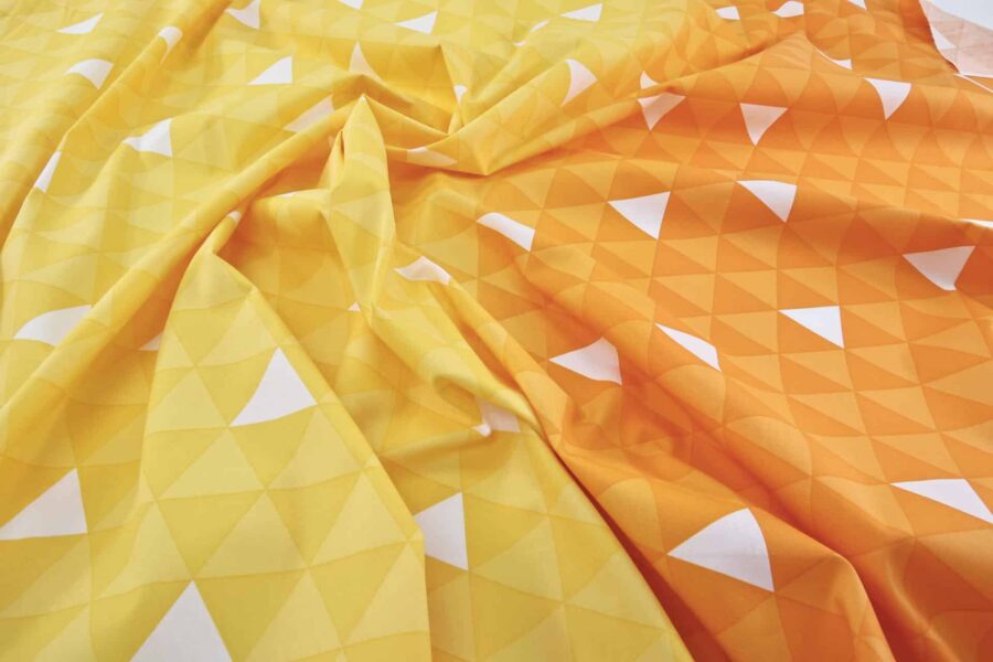 https://diydistrict.com/wp-content/uploads/2023/10/Tissu-manga-Japonais-Uroko-jaune-orange.-Manga-fabric-3.jpg