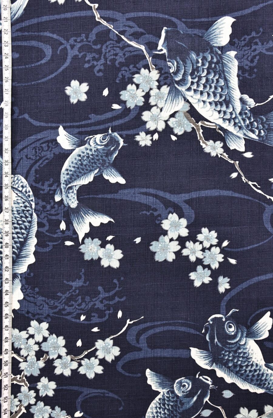 Tissu Japonais carpes et Sakura fond bleu marine. Japanese fabric