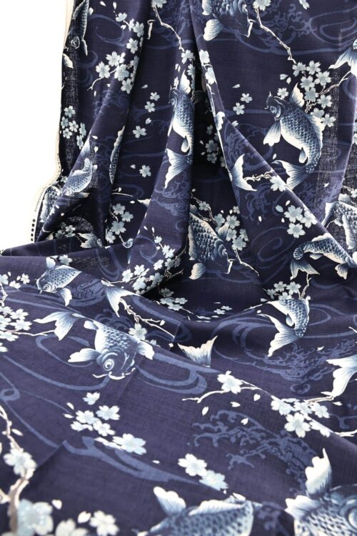 Tissu Japonais carpes et Sakura fond bleu marine. Japanese fabric