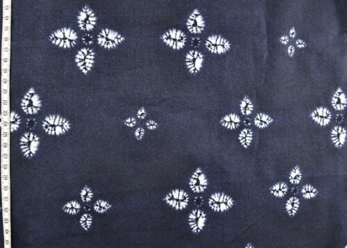 Tissu Japonais imprimé fleur style shibori bleu marine. Japanese fabric