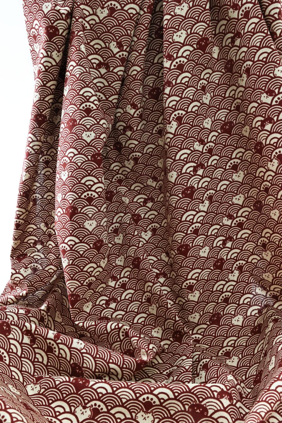Maneki Neko seigaiha red beige fabric