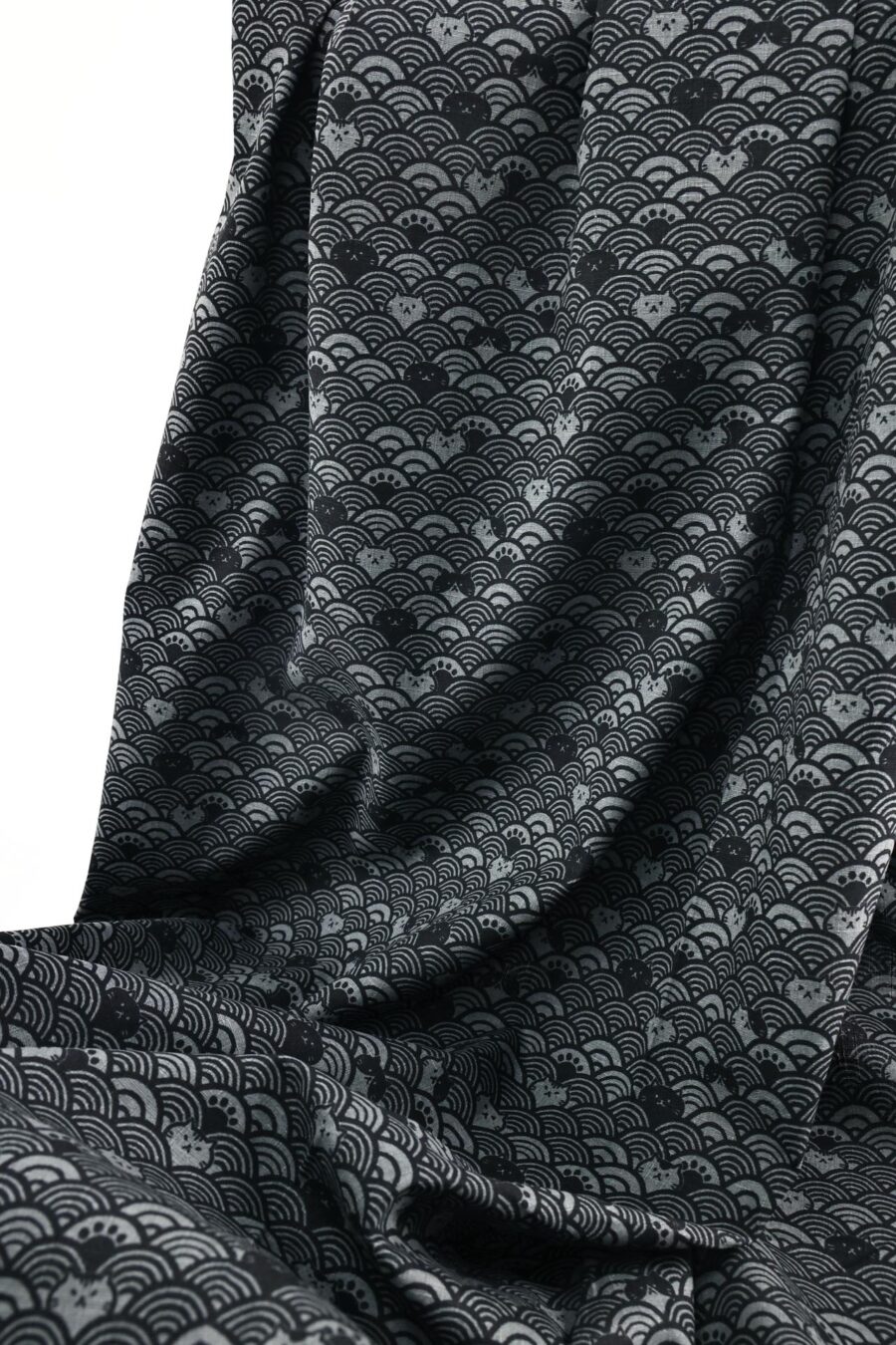 Maneki Neko seigaiha black grey fabric