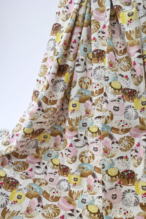 Oxford fabric cats pastries white background