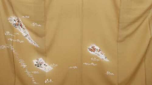 Caramel Houmongi with delicate Yuzen flowers