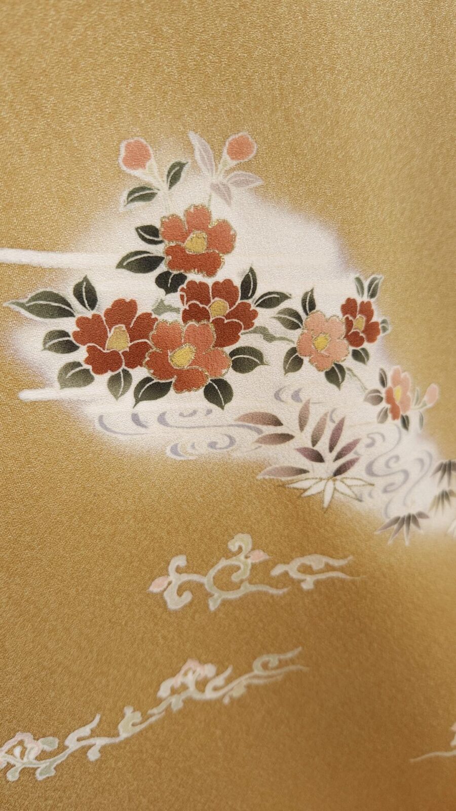 Caramel Houmongi with delicate Yuzen flowers