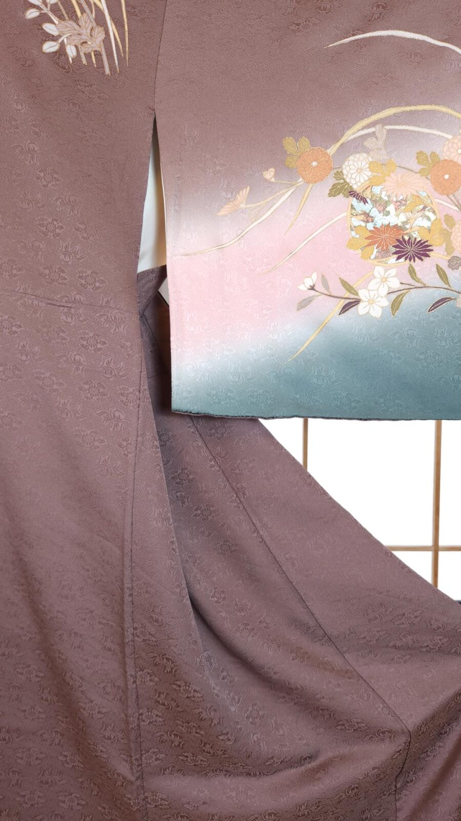 Houmongi in mauve brocade with flowers