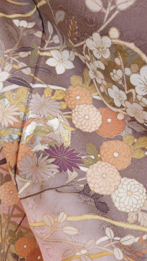 Houmongi in mauve brocade with flowers