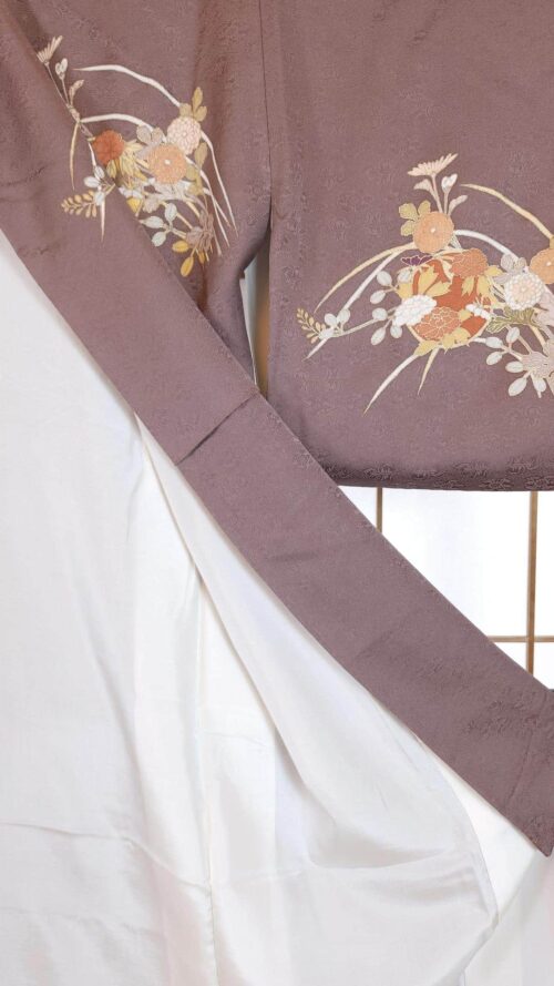 Houmongi in mauve brocade with flowers